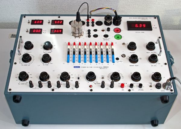 株式会社三田無線研究所製の 真空管試験器